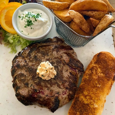 Steak mit Kartoffelecken